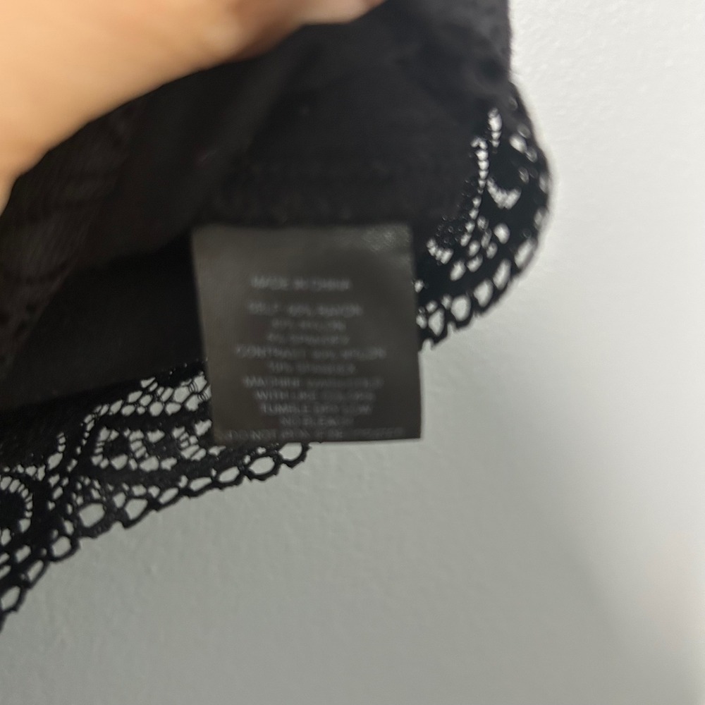 Desert Dreamer Black Embroidered Floral Lace Trim Button Front Crop Top‎ Medium - Picture 6 of 8